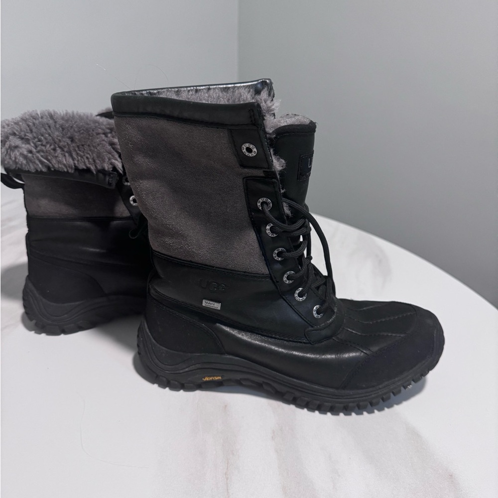UGG Women's Black and Gray Winter Boots